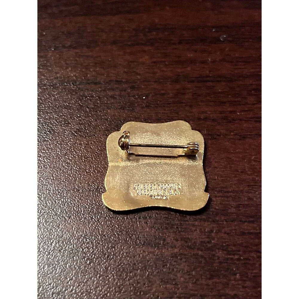 Royal City Curling‎ Club British Columbia Canada Lapel Hat Pin